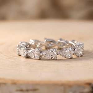 Bague de fiançailles classique en or massif 10K 14K 18K avec diamant de laboratoire taille poire brillant de 2,07 carats, certifié IGI, couleur E VVS - Product Image 1