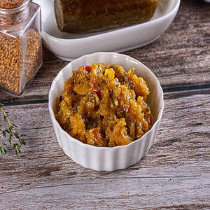 Cornichons indiens Gujarati de qualité supérieure, conservés dans de la saumure, nouvelle saison, frais, croustillants, riches en saveur, acidulés, salés, traditionnels indiens - Product Image 1