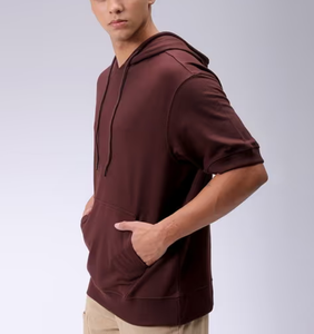 เสื้อฮู้ดแขนสั้นผู้ชายแบบโอเวอร์ไซส์ สตรีทแวร์ คุณภาพสูง รับผลิตตามแบบ OEM พร้อมสกรีนโลโก้  ขายส่งจากโรงงาน เสื้อผ้าสำหรับฤดูใบไม้ร่วง - Product Image 5