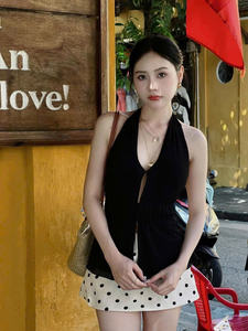 ชุดเซ็ตแฟชั่นฤดูร้อนสำหรับผู้หญิง เสื้อสายเดี่ยวสีดำทรงบานแบบ OEM สั่งทำพิเศษ พร้อมกระโปรงยาวลายจุด คุณภาพสูงจากซัพพลายเออร์ - Product Image 6