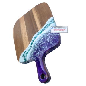 Planche à découper en bois artisanale avec motif vague océanique violette, forme rectangulaire, pour usage en cuisine, fabriquée au Vietnam - Product Image 2