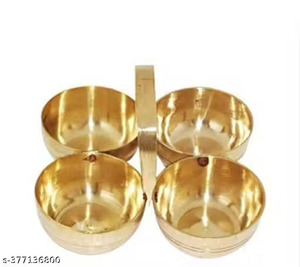 Soporte de latón de tamaño mediano para Puja Roli Chawal Elaichi Mishri, con capacidad para 4 cuencos, 1 pieza, color marrón. - Product Image 1
