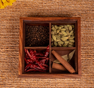 กล่องเครื่องเทศไม้ทรงสี่เหลี่ยม งานแฮนด์เมด ดีไซน์สวยงาม กล่องแบ่งช่อง 4 ช่อง ผลิตในราคาถูกที่สุด - Product Image 1