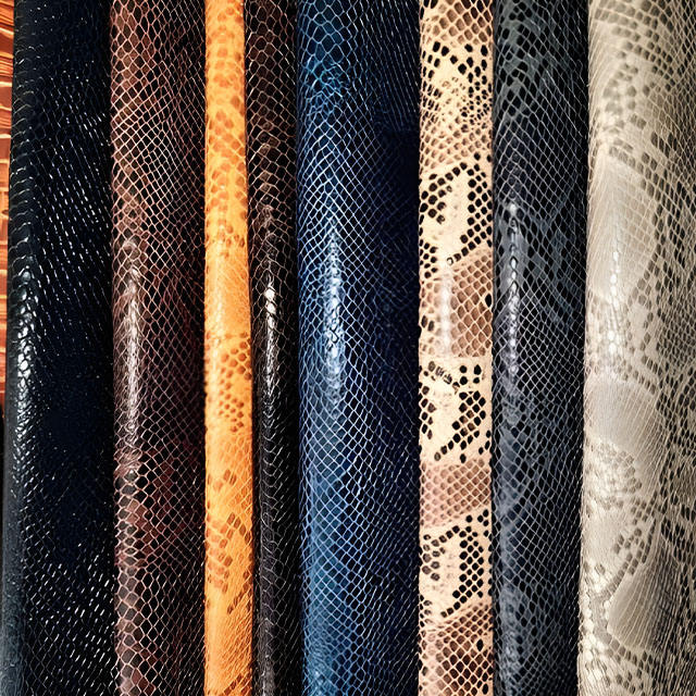 สีที่กำหนดเอง