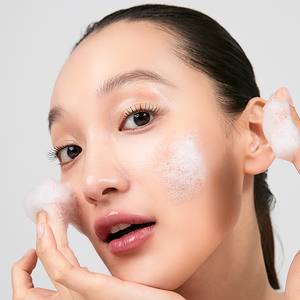 MEDITHERAPY AHA BHA Gel Limpiador Facial Transformable en Espuma para Piel Sensible con Efecto Minimizador de Poros y Control de Grasa, 50 unidades por caja - Product Image 2