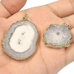 Pendentif en quartz druzy blanc naturel plaqué or avec pierre de cristal sertie pour la fabrication de bijoux et colliers - Product Image 4