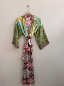 Robe Kimono en Soie Satinée Faite Main avec Patchwork, Manches Longues, Fermeture à Cordon avec Logo sur le Devant, Idéale pour les Vacances, Peignoir d'Été - Product Image 5