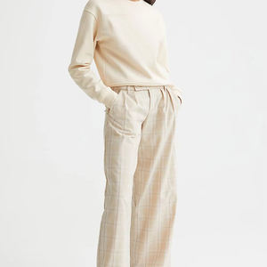 Sweat-shirt à capuche court oversize pour femme, coupe ample et décontractée, à ourlet brut, en molleton épais, à manches longues, avec impression personnalisée - Product Image 4