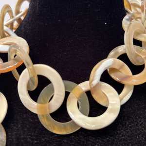 Collar de Cuerno de Búfalo Ecológico MN EXPORTS con Cadena de Eslabones, Hecho a Mano en Uttar Pradesh, Modelo MNE-423, Ideal para Bodas, Fiestas y Compromisos - Product Image 4
