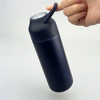 Bouteille isotherme en acier inoxydable grande capacité avec isolation sous vide et construction robuste pour usage domestique