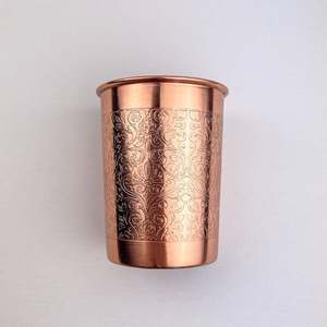 Gobelet à boire artisanal en cuivre avec gravure florale ornée, tasse à eau traditionnelle en métal pour la maison, les restaurants et les cadeaux - Product Image 6