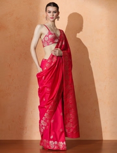 Sari de Seda Rosa KV con Estampado Floral y Blusa sin Coser - Product Image 1