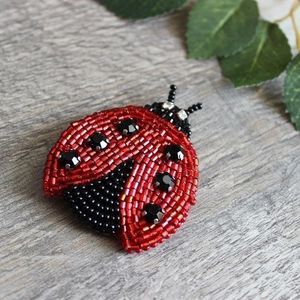 Broche artisanale MD HANDICRAFTS, broderie perlée, épinglette décorative faite à la main, embellissements élégants, exquise pour les occasions de mariage - Product Image 2