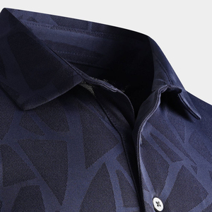 Polo à manches courtes en polyester tricoté à motif géométrique pour homme, design décontracté et respirant - Product Image 3