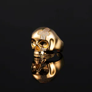 Anillo de cóctel Golden Skull con pavé de moissanita, estilo punk, joyería para hombre - Product Image 1