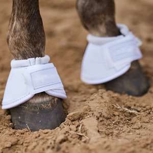 Protège-jambes de sport pour chevaux en PVC blanc personnalisés avec fermeture auto-agrippante - Product Image 1