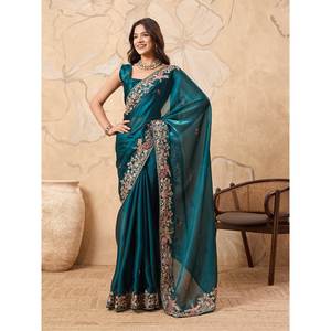 Sari Zimmy Chu fait main pour les fêtes, imprimé floral avec broderie, sequins et bordure ajourée - Product Image 6