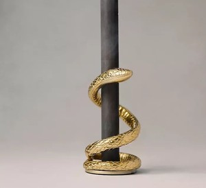 Porte-bougie en métal en forme de serpent, décoration traditionnelle pour la maison, sculpture de table pour salon, forme irrégulière durable - Product Image 2