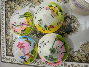 Chapeau conique traditionnel vietnamien Non La Hat, écologique, fait main, en feuilles de palmier naturelles, pour la décoration, la protection solaire et les événements culturels - Product Image 5