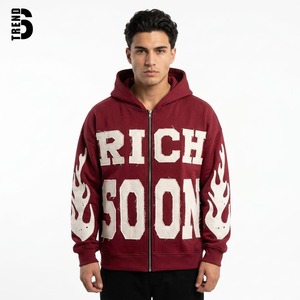 เสื้อฮู้ดซิปสีแดงเลือดหมูสำหรับผู้ชาย รุ่น Rich Soon ทรงโอเวอร์ไซส์ สไตล์สตรีทแวร์ ผ้าฝ้ายถัก สำหรับฤดูหนาว รับผลิตแบบ OEM เป็นมิตรต่อสิ่งแวดล้อม ระบายอากาศได้ดี - Product Image 1