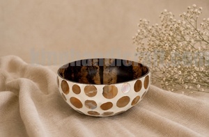 Tazón de Cáscara de Coco Hecho a Mano, Tazón de Servir Natural y Sostenible para Venta al por Mayor, Artículos de Cocina Ecológicos y Tiendas de Regalos - Product Image 2