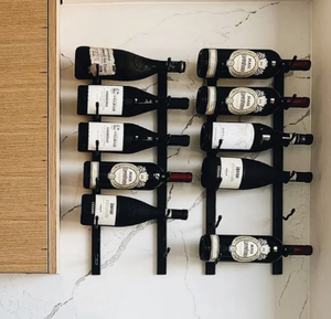 Élégant porte-bouteilles mural en métal noir, support durable en fer pour cave à vin, cuisine et bar de restaurant - Product Image 1