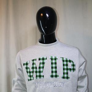 Sudadera WIP Mock Neck 450 GSM con nombre personalizado, bordado en aplique, corte holgado, 100% algodón, felpa francesa. - Product Image 3