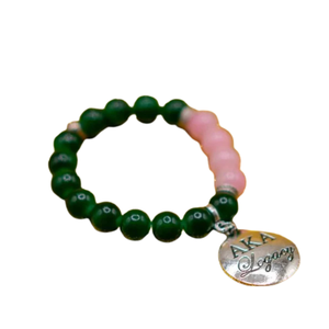 Pulsera de Cuentas Verde Oscuro y Rosa con Dije Plateado Legacy, Joyería Elástica de Moda, Accesorio de Regalo para Mujer - Product Image 2