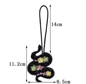 Porte-clés vintage faits à la main en strass, couleur rose poisson et blanc, avec breloques alphabet multicolores et initiales, pour poignet, style bling-bling - Product Image 3