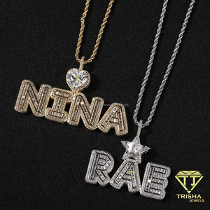 Collier pendentif de luxe en lettres NINA, cultivé en laboratoire, avec pierres étincelantes en forme de cœur au centre, design de nom serti de pierres, chaîne dorée - Product Image 4