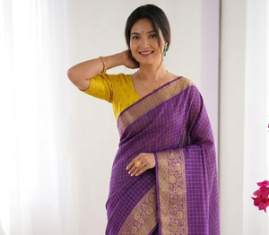 Sari de Seda Morado AARA Fashion con Borde Dorado, Traje Tradicional Indio para Bodas, Protección Solar para Mujeres, Todas las Temporadas - Product Image 1