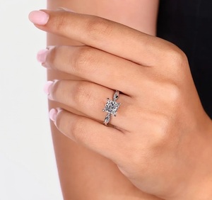 Bague de fiançailles et alliance torsadée en platine massif 950 avec diamant de laboratoire HPHT de 1,16 carat VS1 couleur E et diamant princesse de 1 carat - Product Image 2