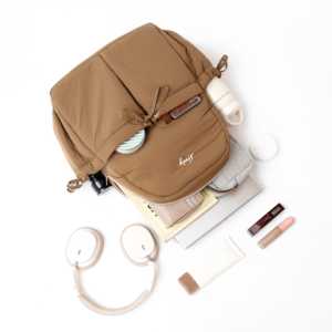 Mochila Ligera Impermeable para Mujer, Material de Paracaídas Premium, Cierre de Cremallera, Múltiples Bolsillos, Compartimento para Laptop, Uso Diario - Product Image 5