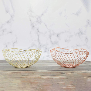 Corbeille à fruits en fil métallique or rose pour comptoir de cuisine, bol décoratif en fil métallique ouvert pour le rangement des fruits, centre de table à manger - Product Image 2