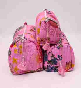 Ensemble de 3 trousses de maquillage et de toilette matelassées en coton faites à la main, écologiques, pour rangement de salle de bain et organisation de voyage, vente en gros - Product Image 1