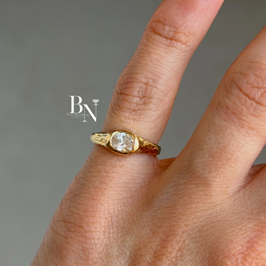 Bague East West Cushion en diamant de laboratoire, or 14 carats biologique, sertissage Gypsy, bague statement, cadeau d'anniversaire de mariage IGI - Product Image 3
