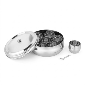 Juego de recipientes para especias de latón puro al por mayor con tapa grabada y cuchara, hecho a mano, con 7 compartimentos, para la cocina. - Product Image 5