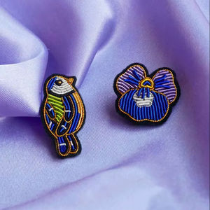 Breloques à motifs floraux, perles de rocaille, breloques étoiles personnalisées mignonnes pour usage quotidien, cadeau pour fille, nouveau style tendance pour la création de bijoux perlés - Product Image 1