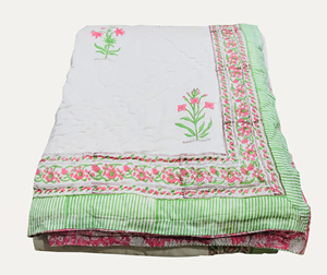Edredón de Algodón Reversible Hecho a Mano con Estampado Floral Rosa y Borde a Rayas Verdes para Uso en el Hogar y Hoteles, Cómodo - Product Image 3