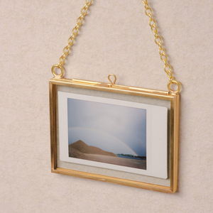 Cadre photo rectangulaire en verre et laiton finition or brillant, le plus vendu, pour la décoration murale de la maison et du bureau - Product Image 1