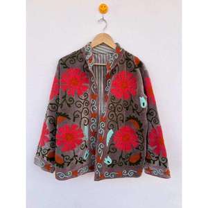 Chaqueta Bohemia de Terciopelo Gris Suzani con Bordado Floral, Cuello Alto y Manga Larga, Ropa de Abrigo de Invierno para Mujer - Product Image 1