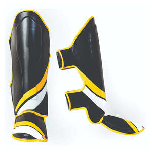 Protège-tibias et protège-pieds en cuir noir personnalisés, de haute qualité, écologiques, respirants et élastiques pour le kick-boxing - Product Image 5