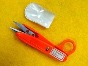 เครื่องตัดด้าย DK-454 - รูปทรงปืน |   กรรไกรปักผ้าด้ามพลาสติก ใบมีดสแตนเลส กรรไกรตัดเย็บ - Product Image 1