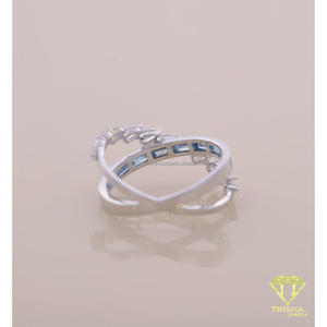 Bague ouverte en or blanc avec double bande et feuille, sertie de moissanite bleue taille baguette, pour femme, idéale pour mariage et fiançailles - Product Image 5