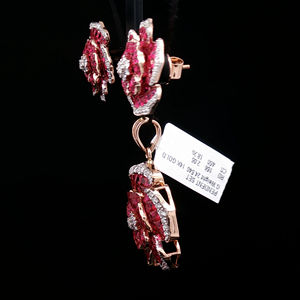 ชุดจี้เพชรและทับทิมทรงบริลเลียนต์คัท ประดับเพชรแล็บโกรว์สุดหรู ตัวเรือนทองคำโรสโกลด์ 14 กะรัต ฝังแบบซ่อน |   สตรี |   เพชรชีทัล - Product Image 4