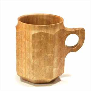 Taza decorativa de madera con diseño floral tallado a mano y acabado brillante para bebidas frías y calientes a un precio asequible. - Product Image 6