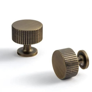 Pomo Redondo Lineal de Latón Antiguo con Diseño Moleteado para Muebles, Tirador para Puertas de Armarios y Almacenamiento, Diseño Duradero para Hogares, Hoteles y Villas - Product Image 1