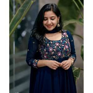 Vestido de Fiesta de Organza Bordado con Estampado Floral de Diseño Artesanal, Corte A, Cintura Imperio, Talla XL, con Dupatta - Product Image 2