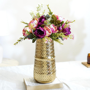 Vase à fleurs en métal élégant, décoratif, doré, accent de décoration pour la maison, centre de table pour salon, chambre, bureau, salle à manger - Product Image 4