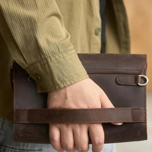 Bolso de mano de cuero hecho a mano con cremallera de primera calidad, múltiples compartimentos, acabado elegante y construcción duradera para la mujer moderna. - Product Image 3